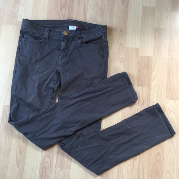 Uniqulo Grey Skinny Jeans - Picture 2 of 7